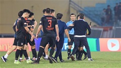 Phản ứng thái quá với trọng tài, HLV đội Ninh Bình bị phạt nặng!